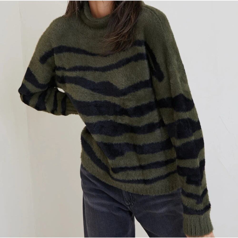 Bella Dahl Revolve Mock Neck S Sweater Jasper‎ Green Zebra Tiger Stripe Animal